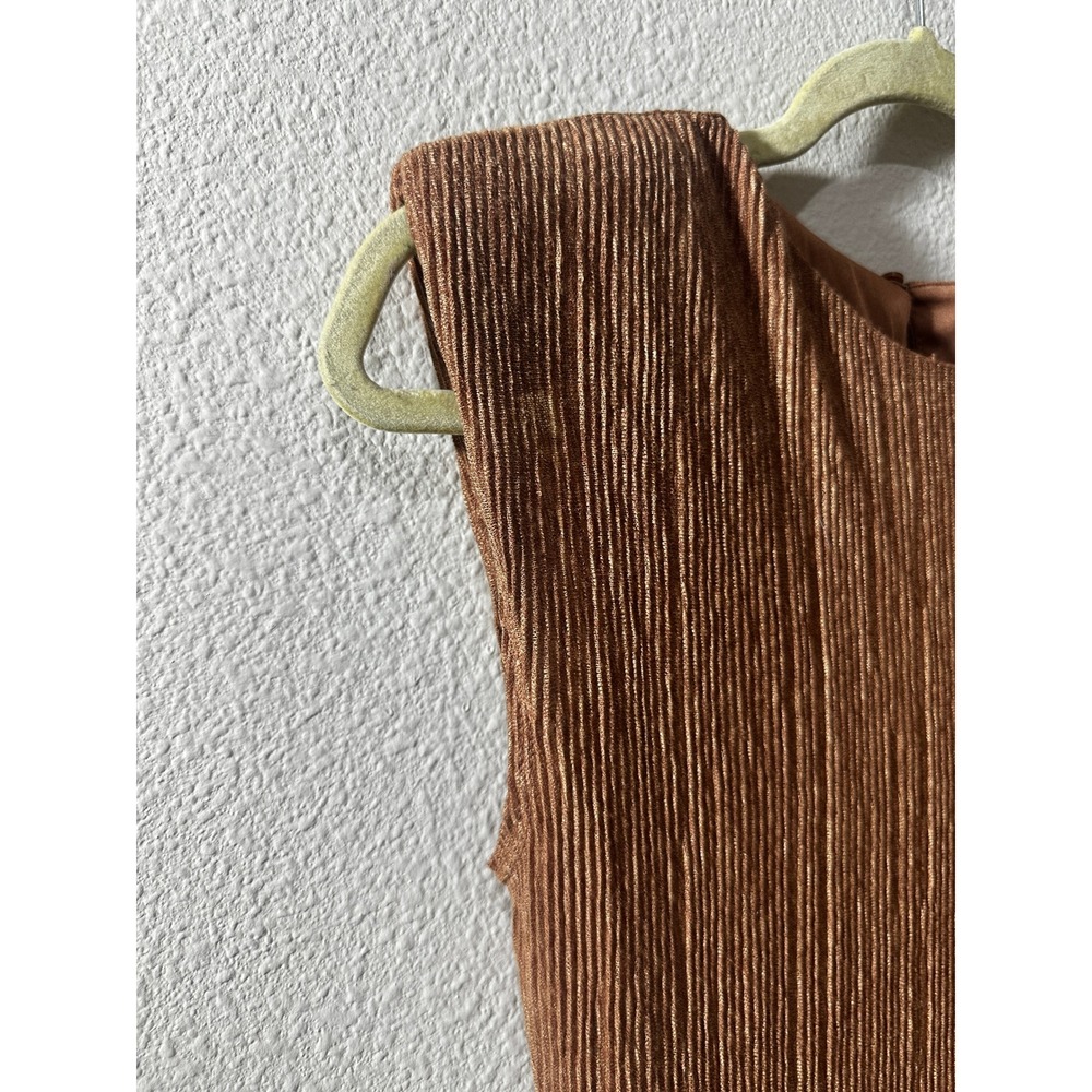 ASTR The Label Womens in S Brown Copper Plisse Pleated Midi Padded Shoulder - Picture 3 of 5